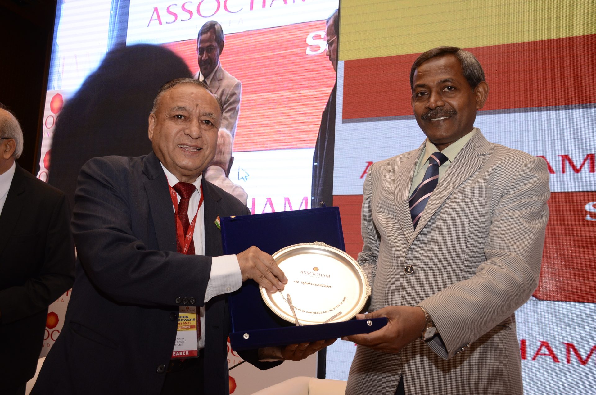 Dr Kshatrapati Shivaji Chairman SIDBI and MUDRA receiving Momento at ASSOCHAM Bankers Borrowers Business Meet